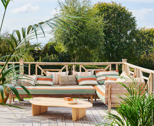 RAUS IN DEN SONNIGEN GARTEN
