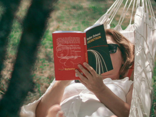 Sommerliches Lesevergnügen: 5 Romance Bücher zum Schwärmen